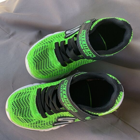 Take 50% OFF- Skechers Green and Black Sneakers Athletic Comfort, Size-13 - Picture 2 of 8